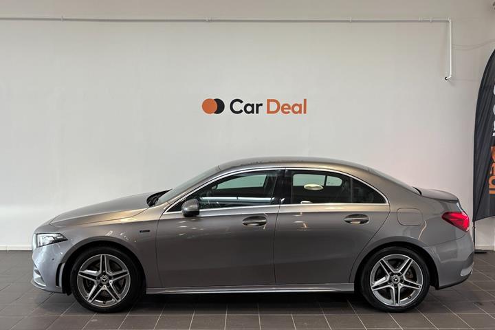 Grå Mercedes A250 e fra 2020