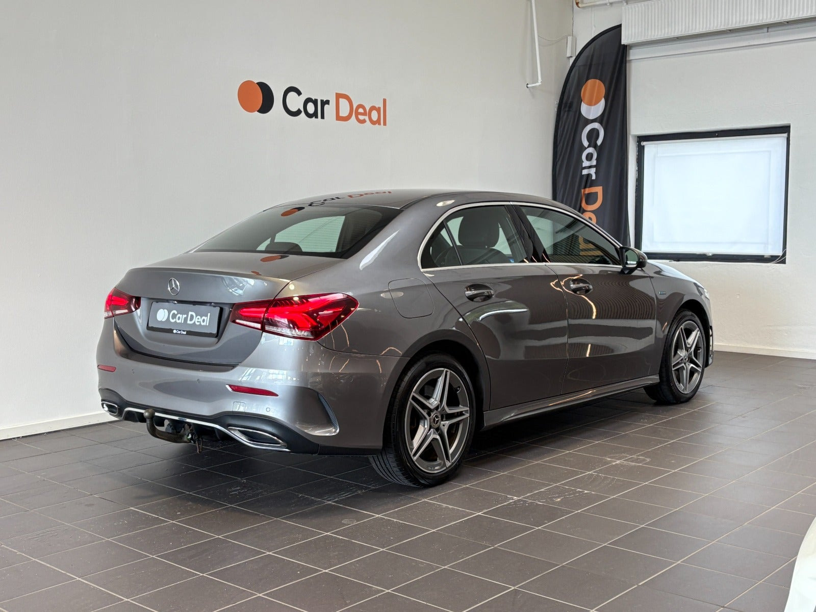 Grå Mercedes A250 e fra 2020
