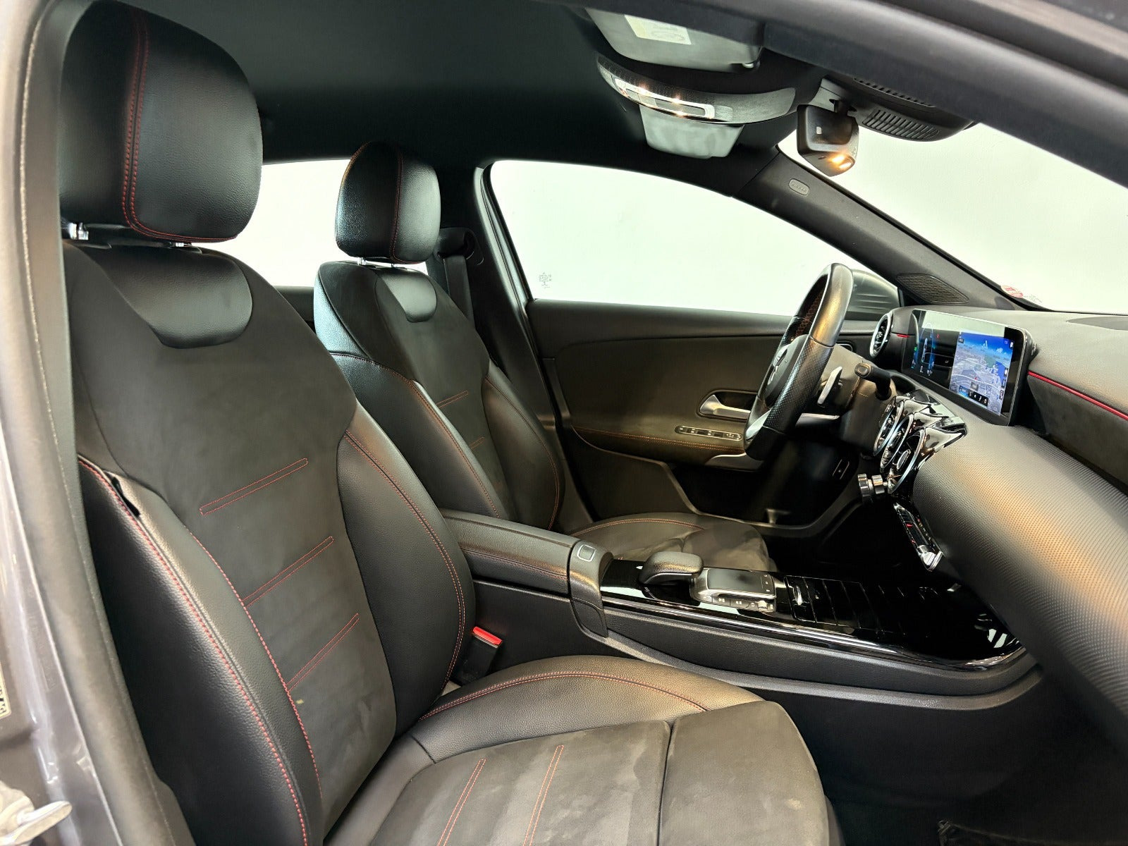 Grå Mercedes A250 e fra 2020