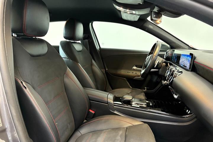 Grå Mercedes A250 e fra 2020
