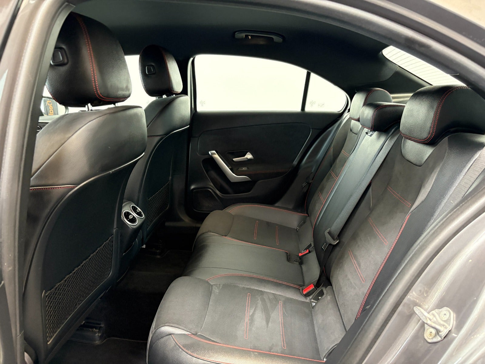 Grå Mercedes A250 e fra 2020