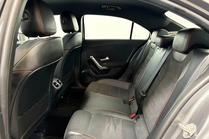 Grå Mercedes A250 e fra 2020