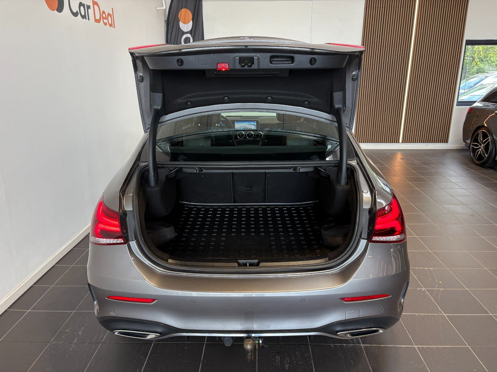 Grå Mercedes A250 e fra 2020