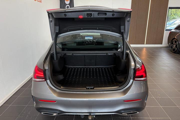 Grå Mercedes A250 e fra 2020