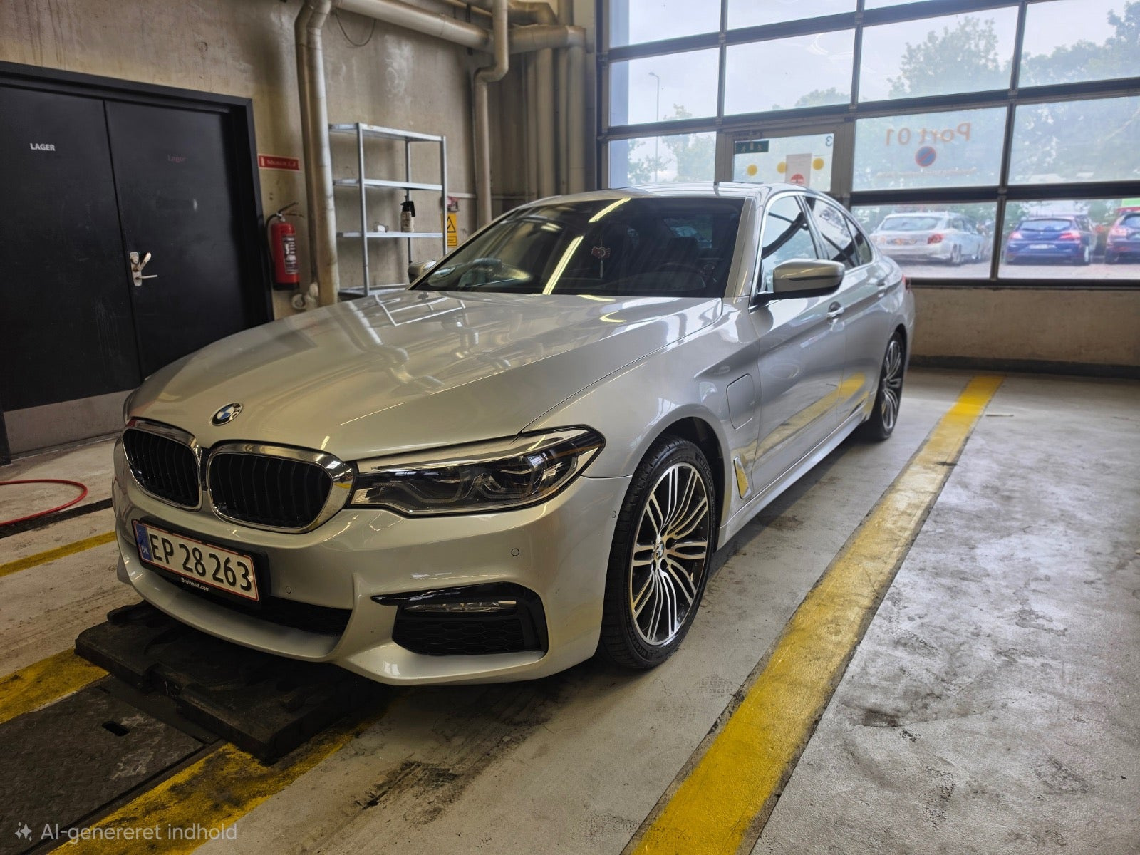 Sølv BMW 530e fra 2018