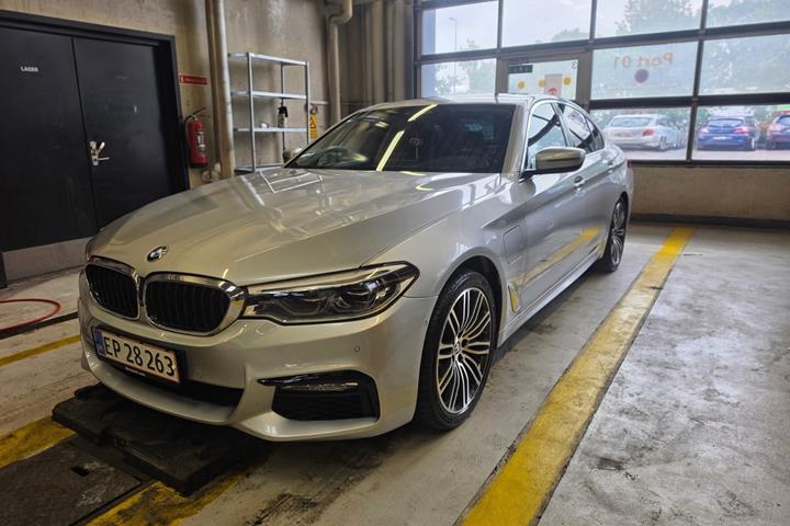 Sølv BMW 530e fra 2018