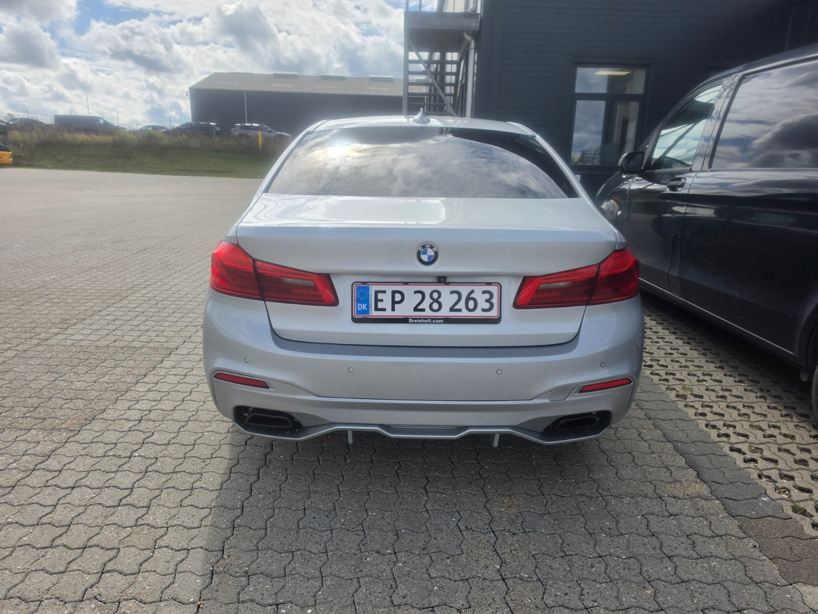 Sølv BMW 530e fra 2018