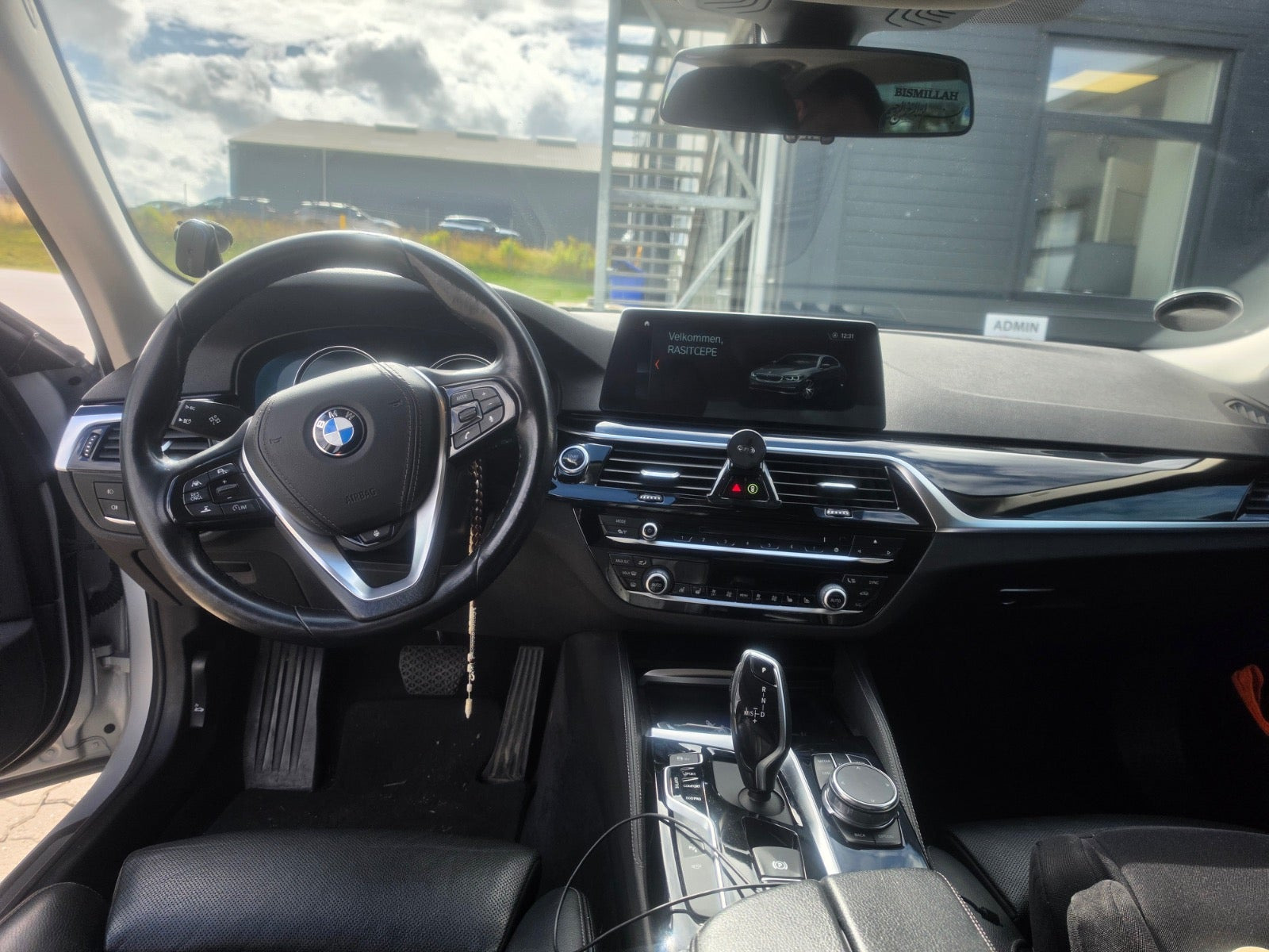 Sølv BMW 530e fra 2018