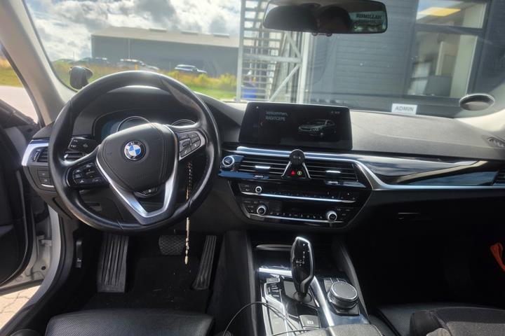 Sølv BMW 530e fra 2018