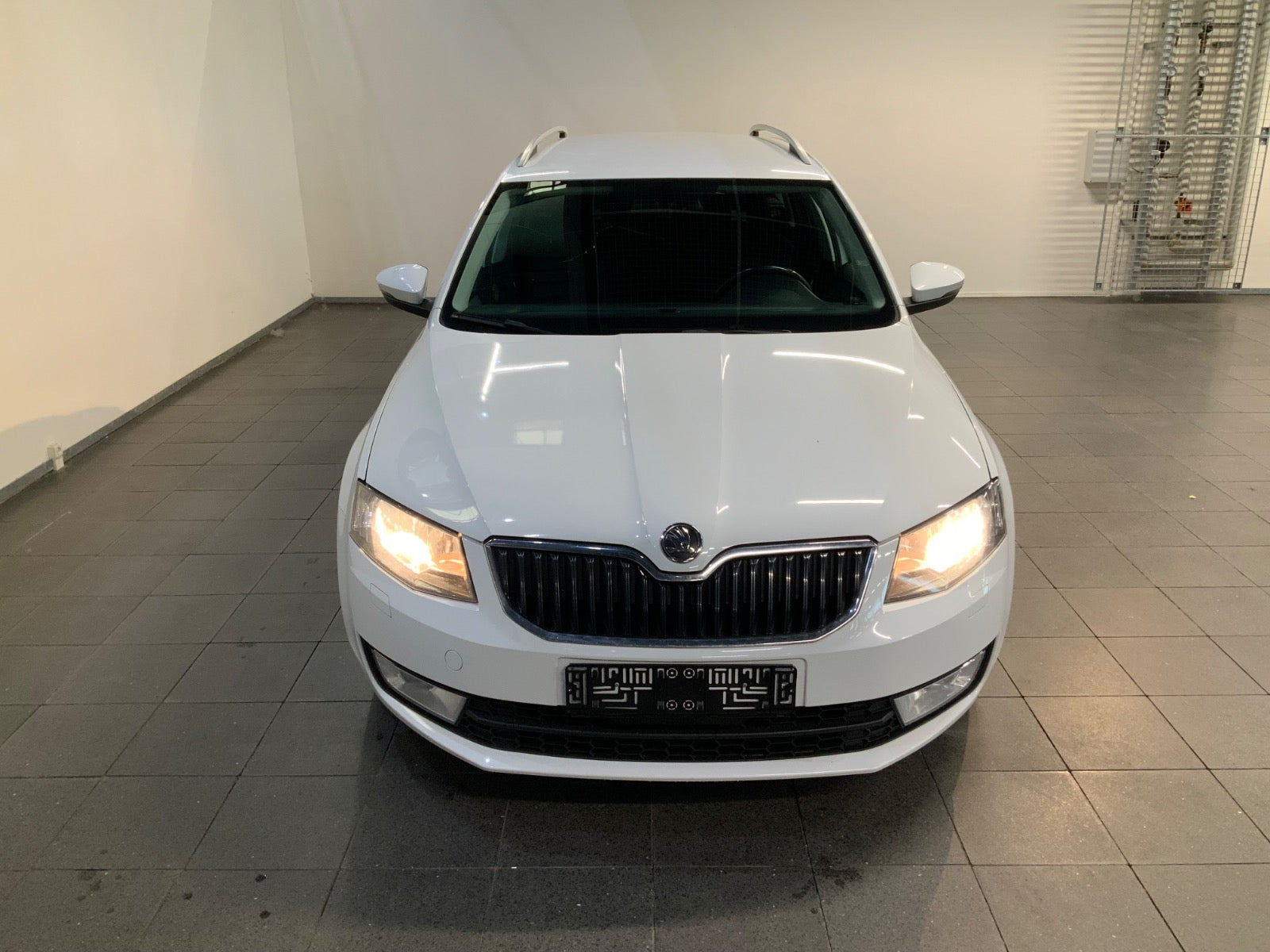 Hvid Skoda Octavia fra 2015