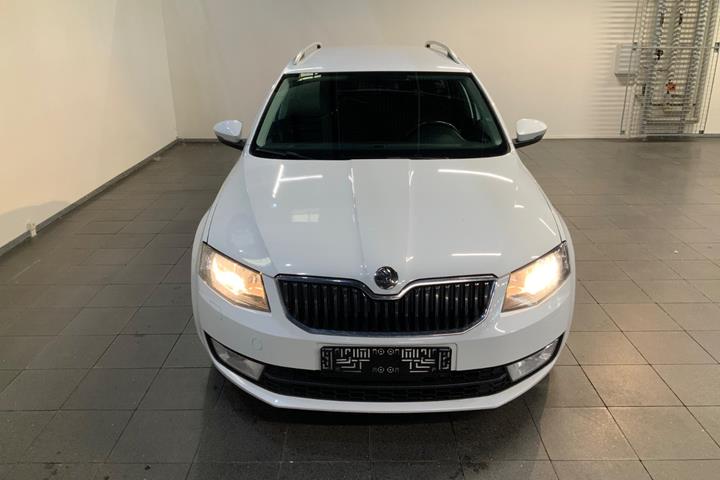 Hvid Skoda Octavia fra 2015