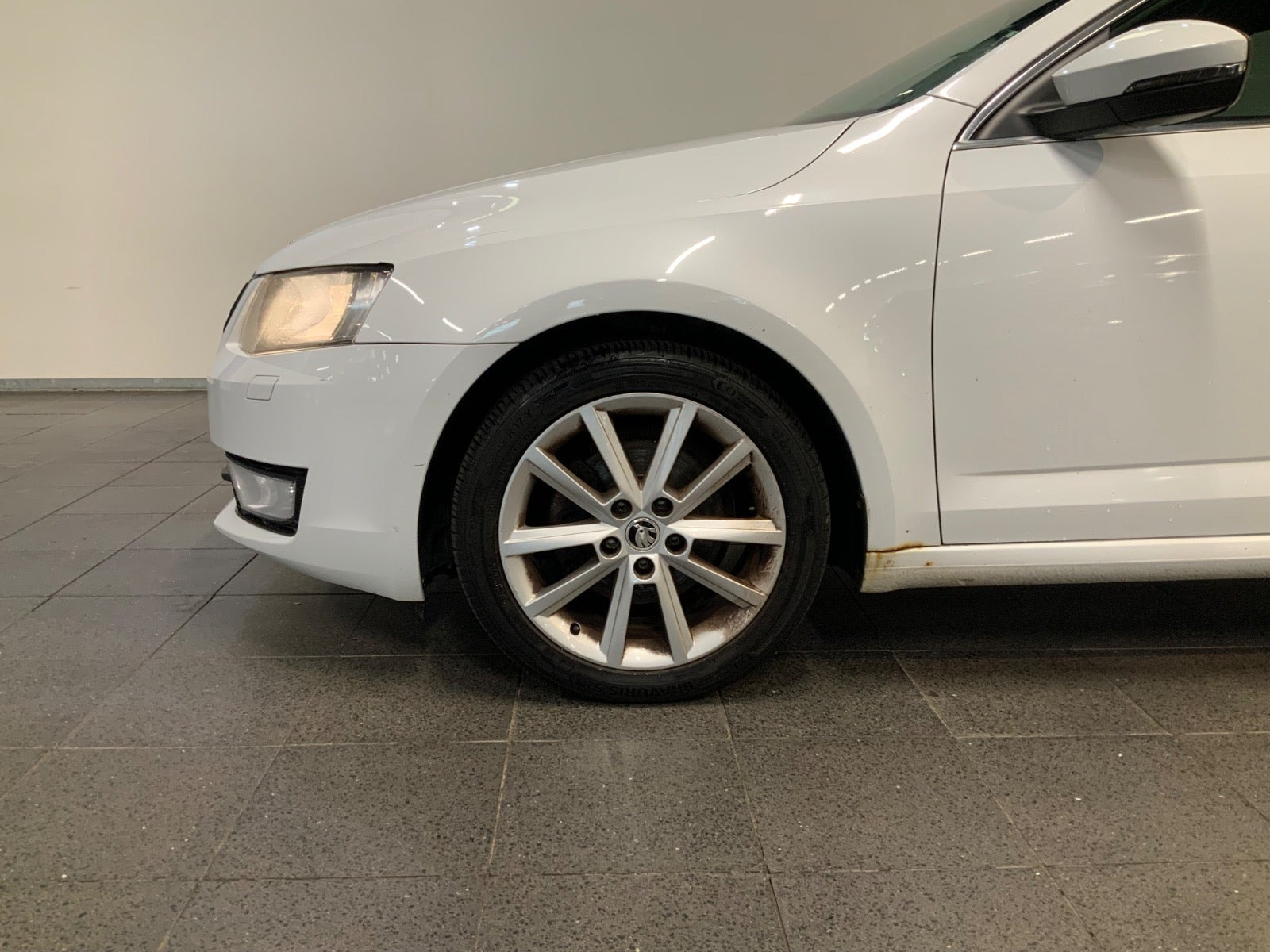 Hvid Skoda Octavia fra 2015