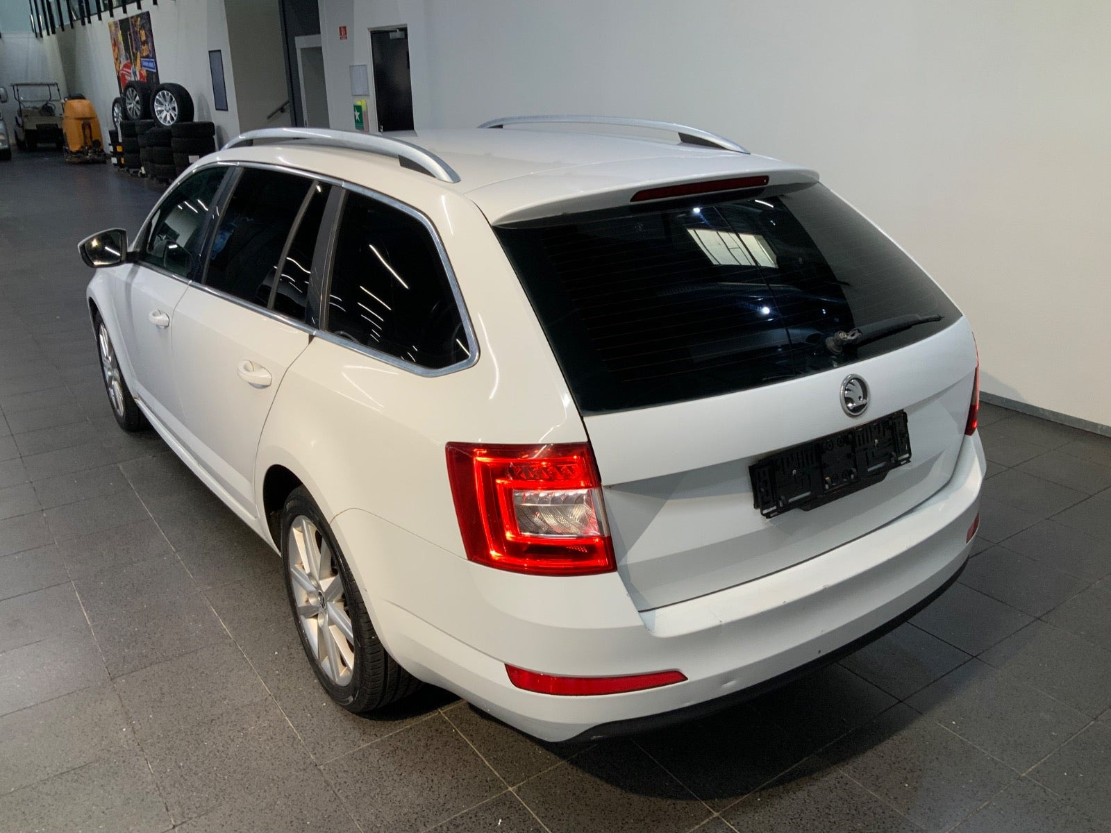 Hvid Skoda Octavia fra 2015