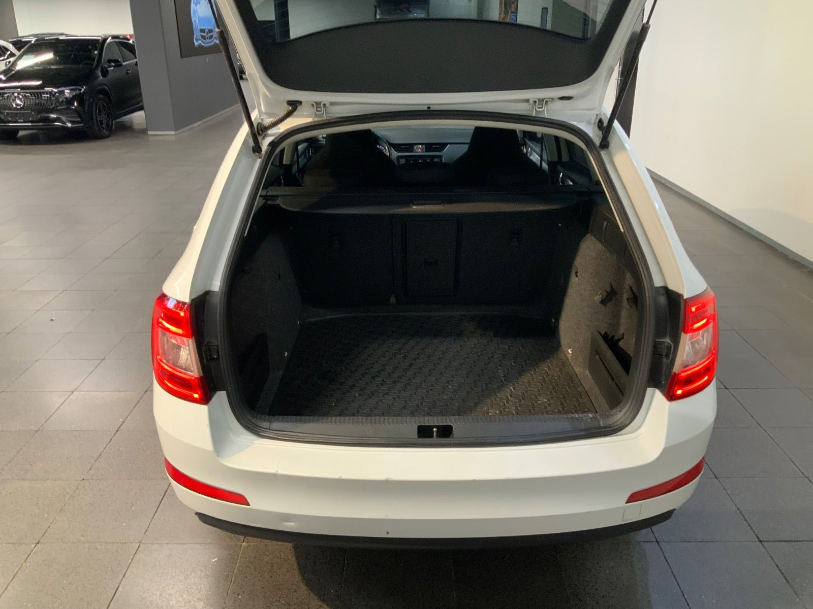Hvid Skoda Octavia fra 2015