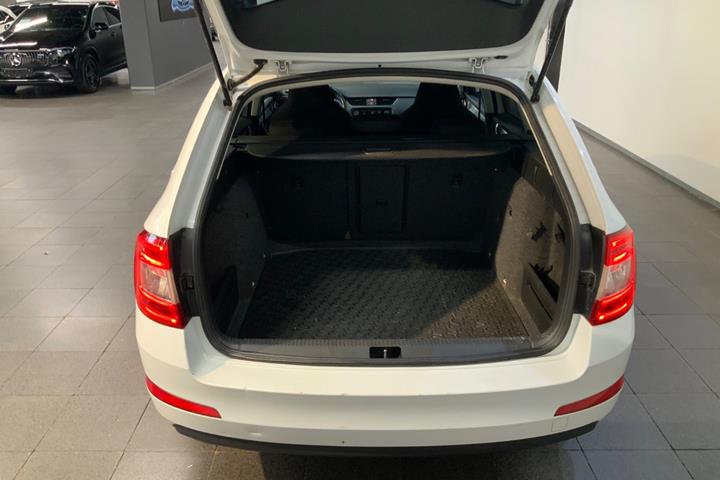Hvid Skoda Octavia fra 2015