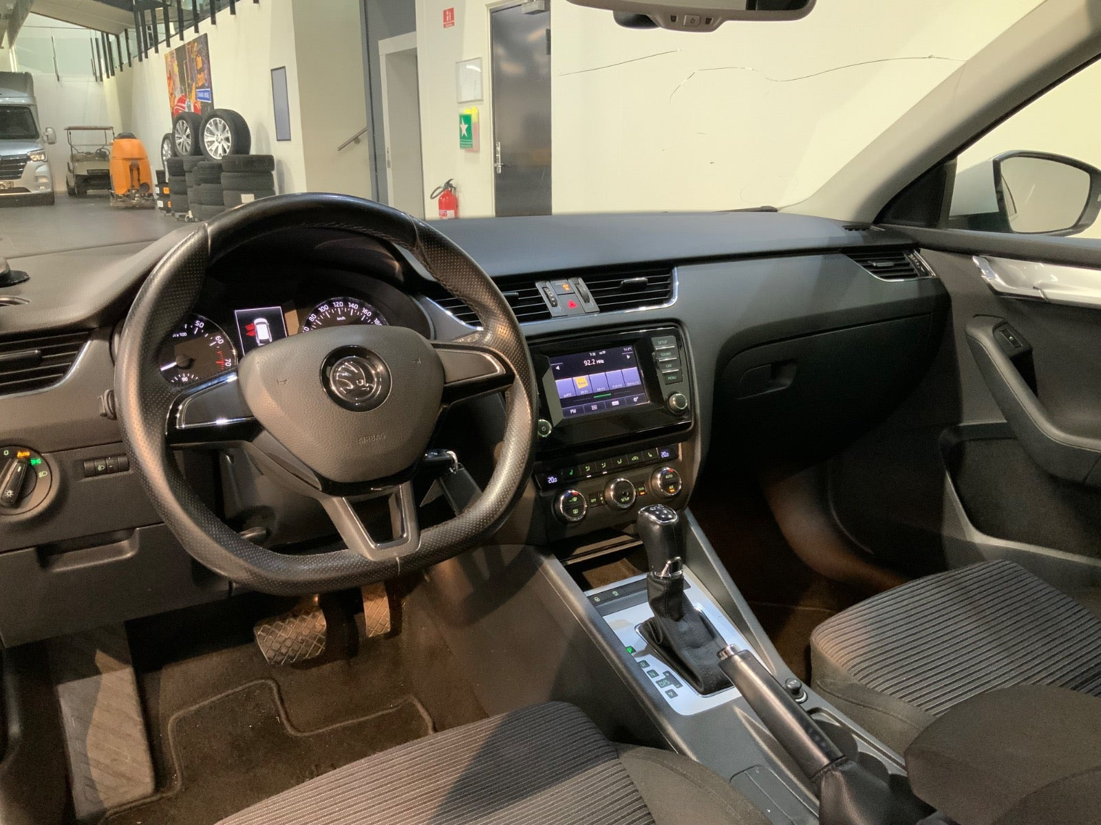 Hvid Skoda Octavia fra 2015