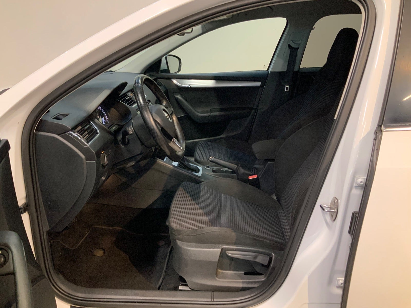 Hvid Skoda Octavia fra 2015