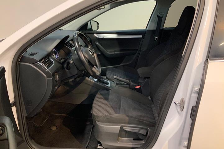 Hvid Skoda Octavia fra 2015