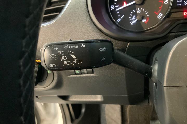 Hvid Skoda Octavia fra 2015
