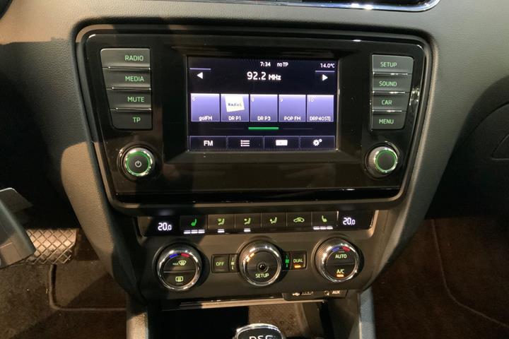 Hvid Skoda Octavia fra 2015
