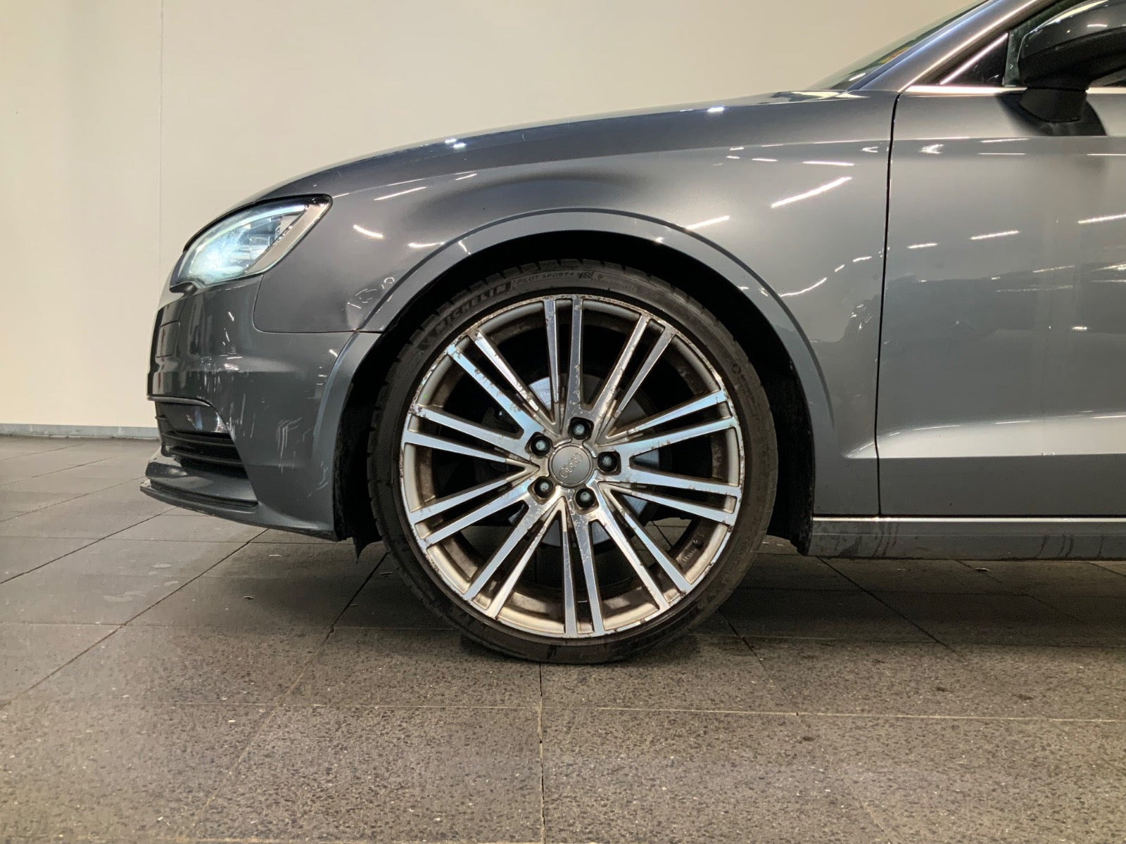 Grå Audi A3 fra 2016