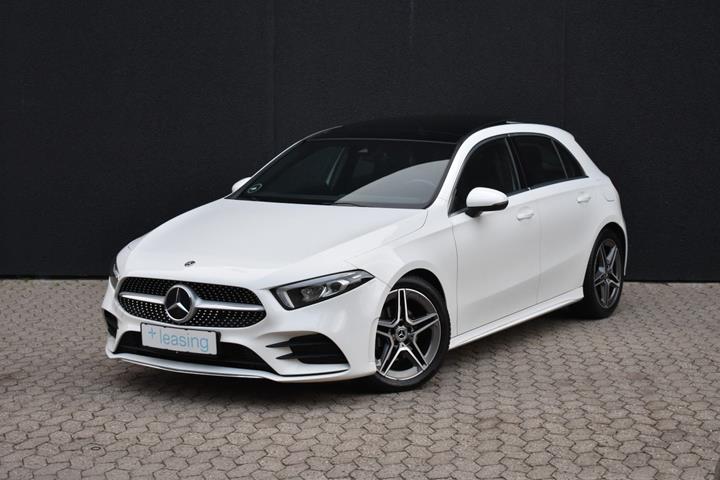 Hvid Mercedes A180 fra 2019 set udefra
