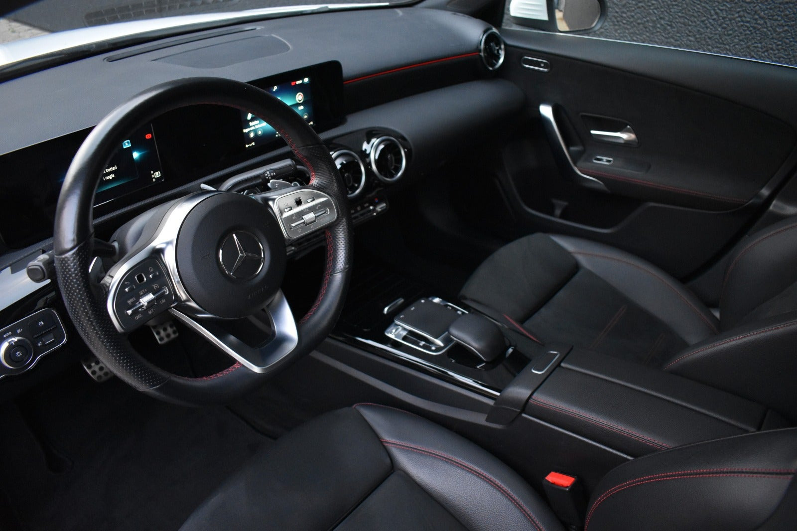 Hvid Mercedes A180 fra 2019