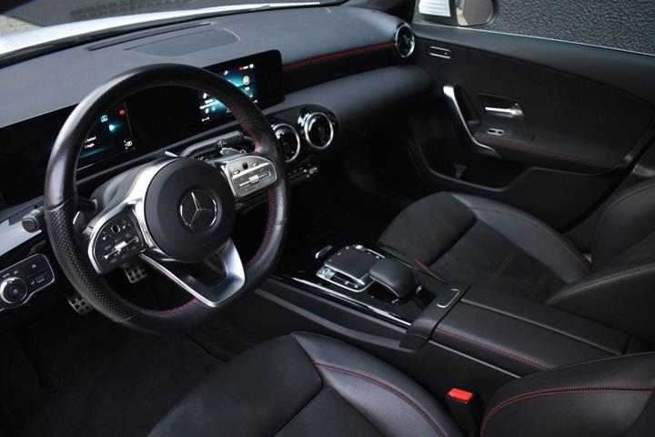 Hvid Mercedes A180 fra 2019