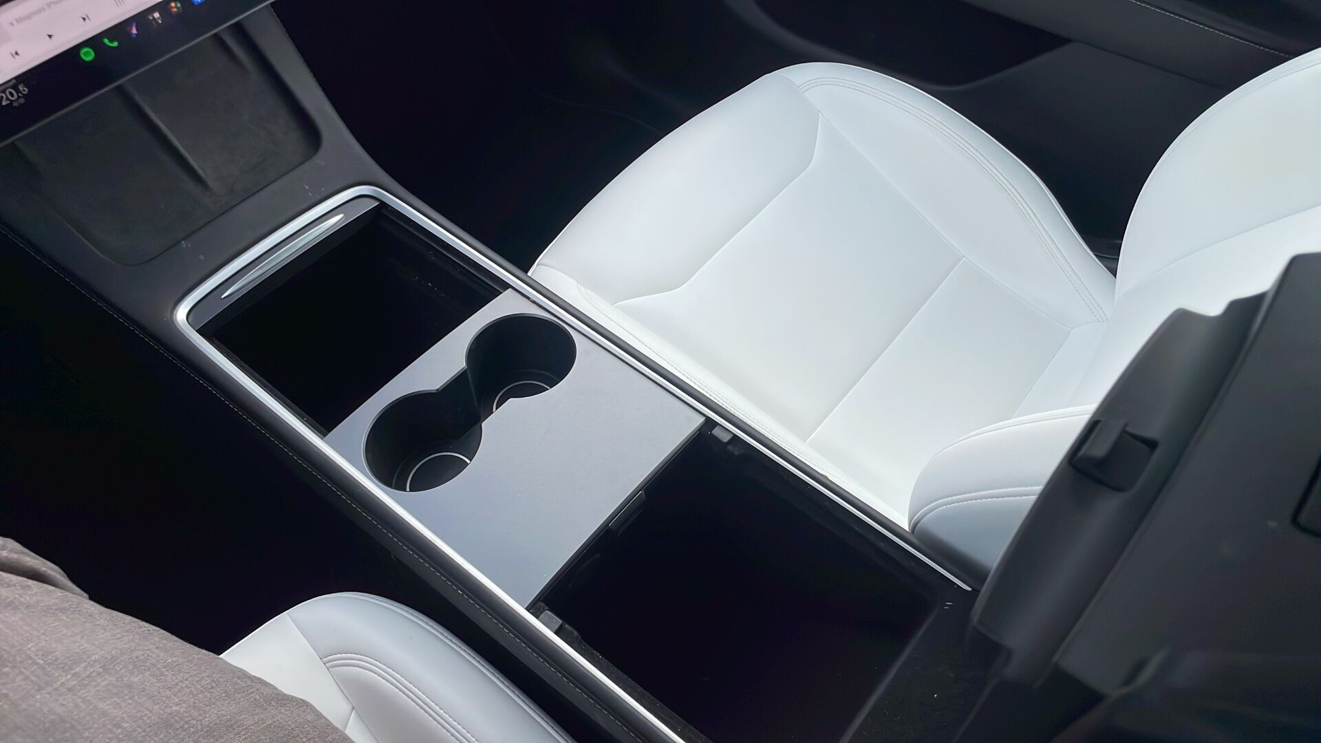 Lilla Tesla Model Y fra 2024