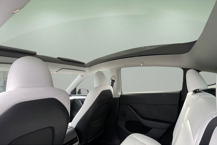 Lilla Tesla Model Y fra 2024