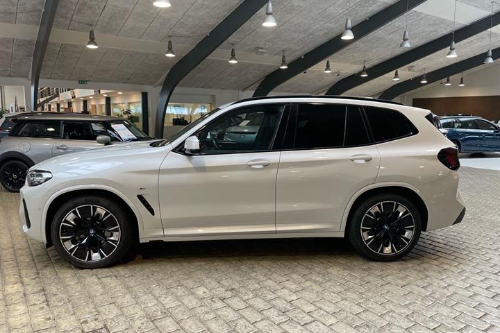 Hvid BMW iX3 fra 2023