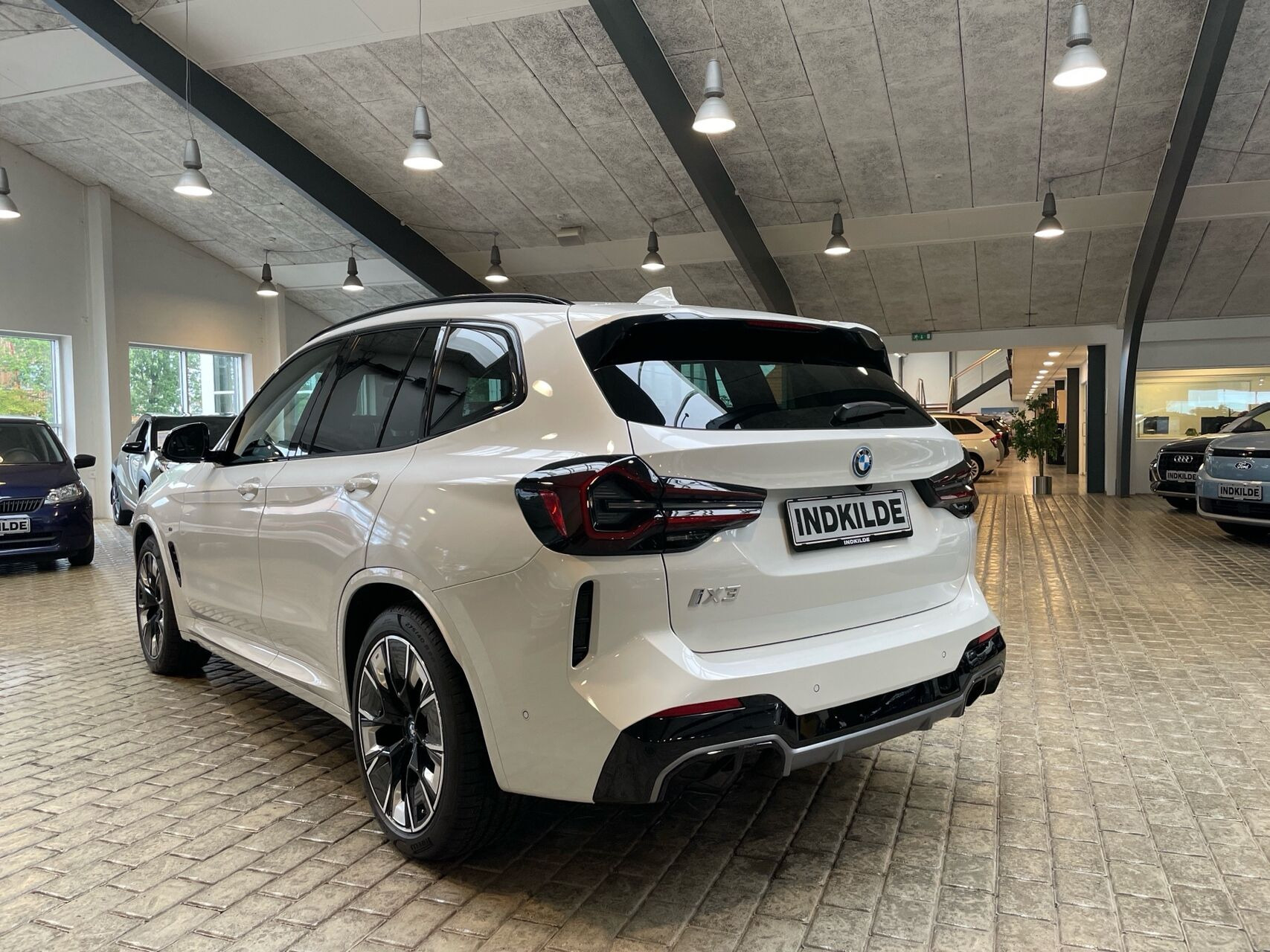 Hvid BMW iX3 fra 2023