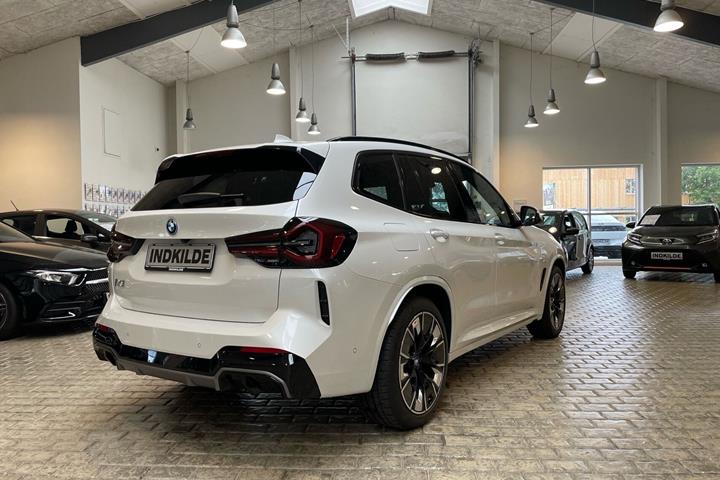 Hvid BMW iX3 fra 2023