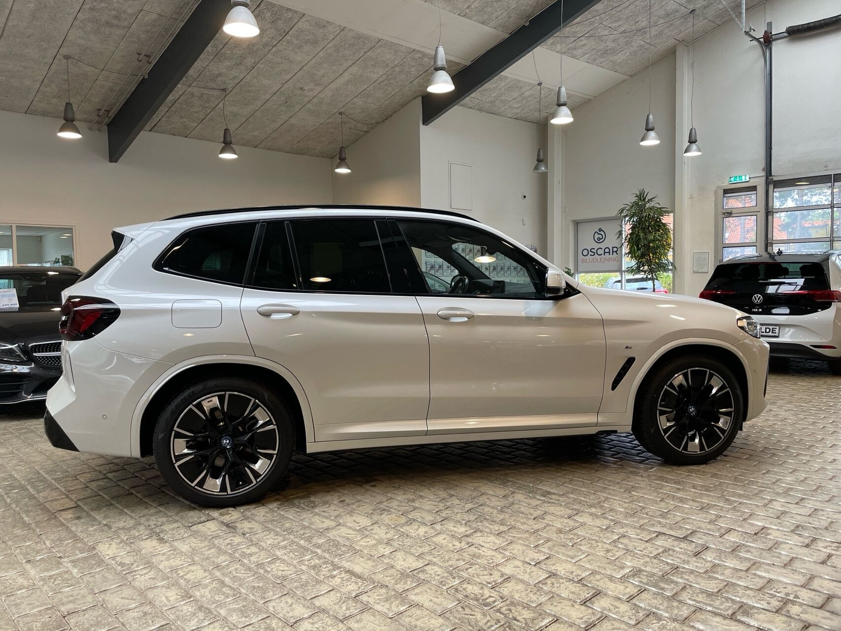 Hvid BMW iX3 fra 2023