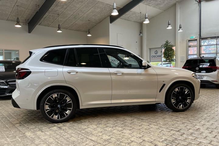 Hvid BMW iX3 fra 2023