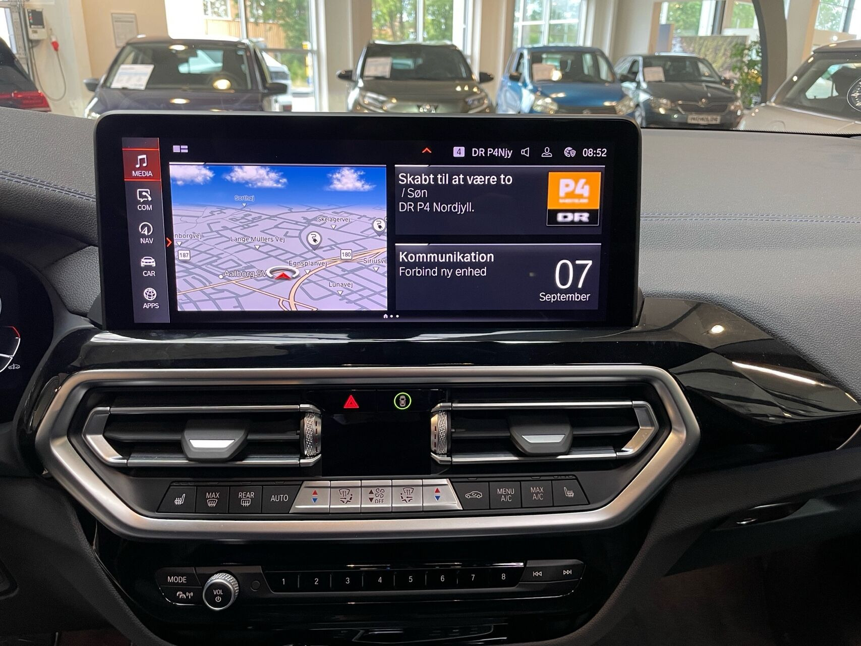 Hvid BMW iX3 fra 2023