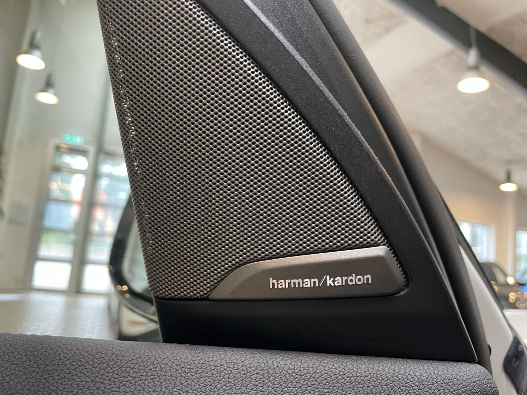Hvid BMW iX3 fra 2023