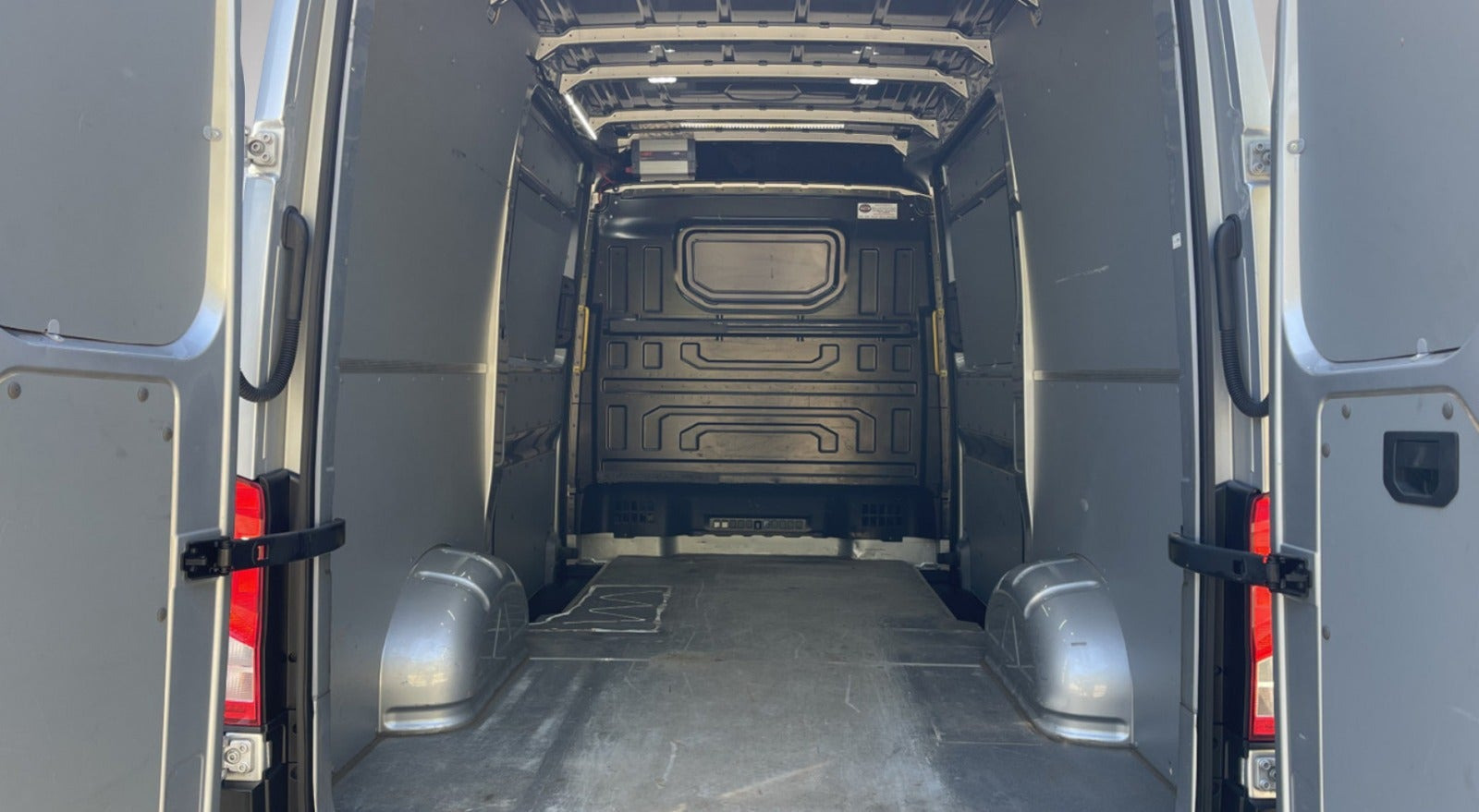 Sølv VW Crafter 30 fra 2021