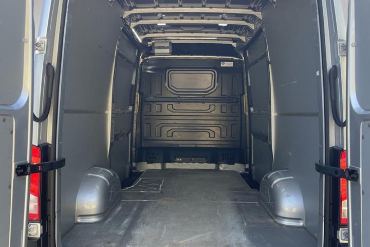 Sølv VW Crafter 30 fra 2021