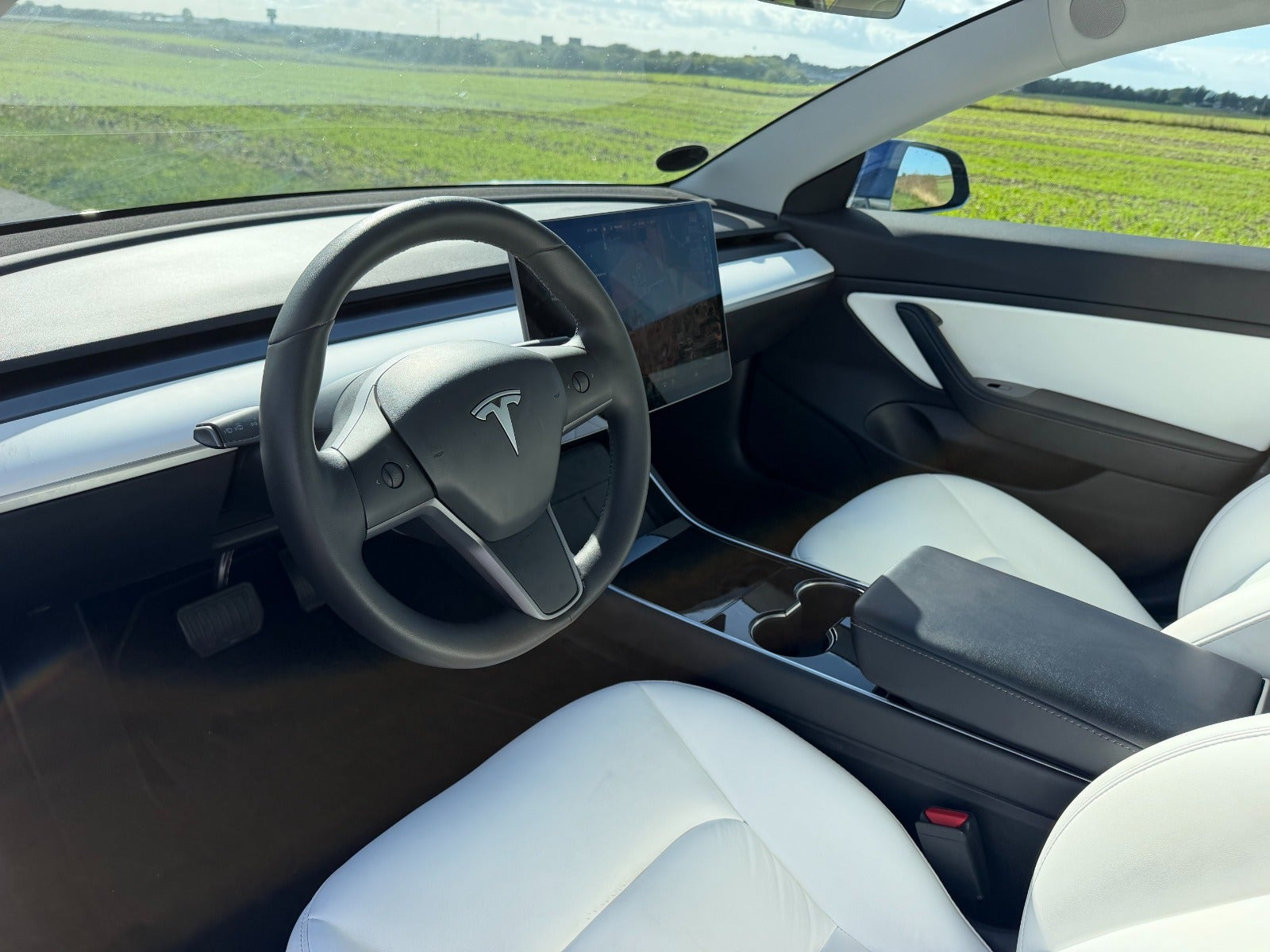 Blå Tesla Model 3 fra 2020