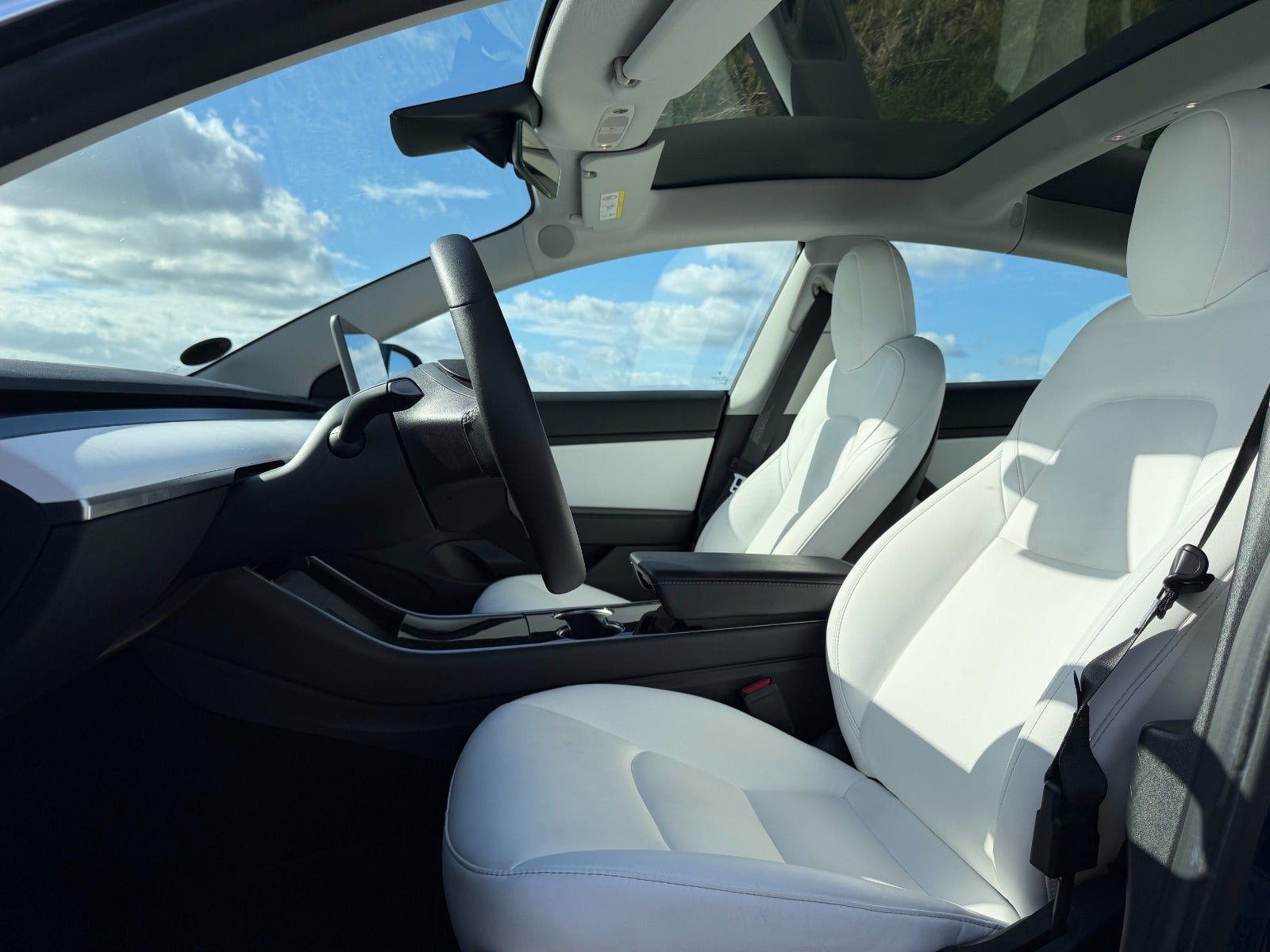 Blå Tesla Model 3 fra 2020