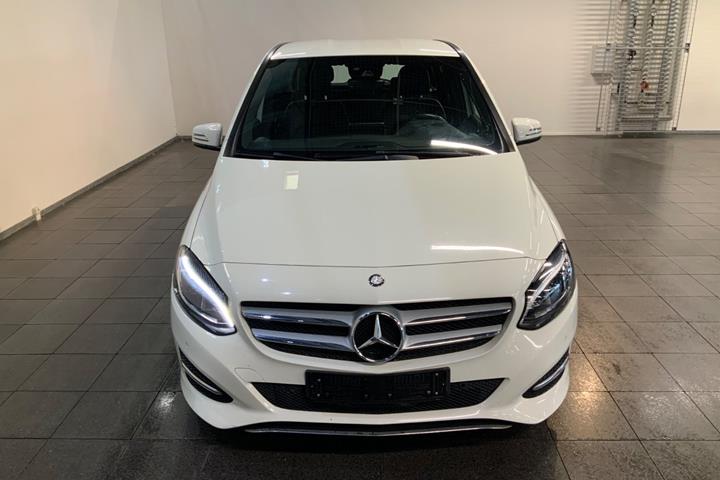 Hvid Mercedes B180 d fra 2016