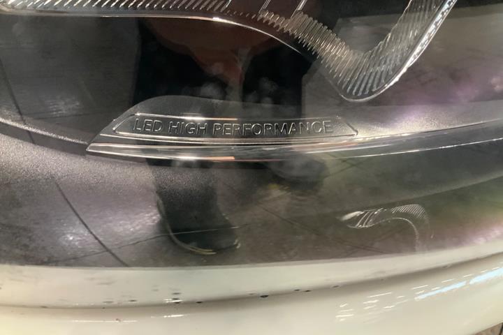 Hvid Mercedes B180 d fra 2016