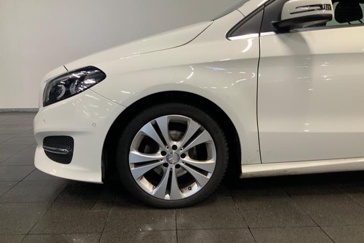 Hvid Mercedes B180 d fra 2016