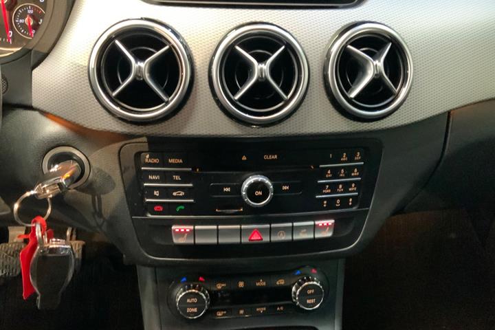 Hvid Mercedes B180 d fra 2016