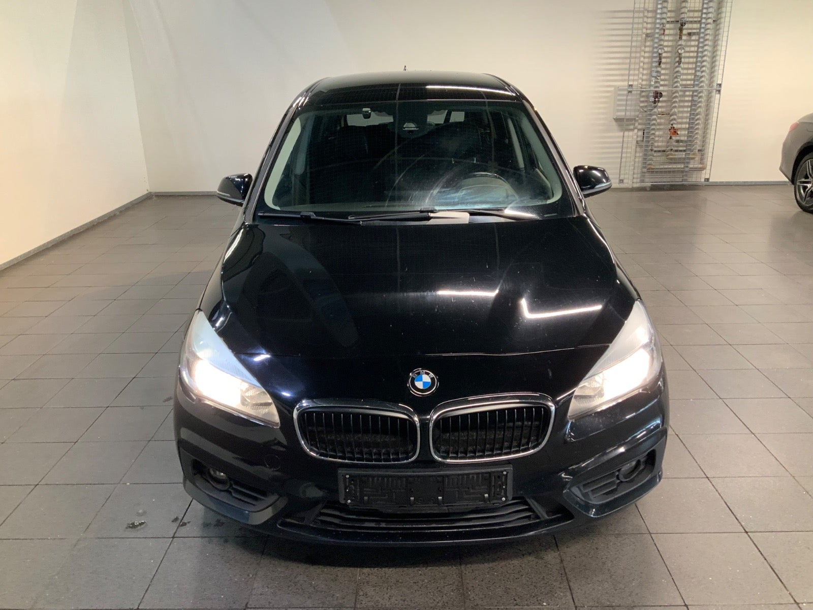 Sort BMW 218d fra 2016
