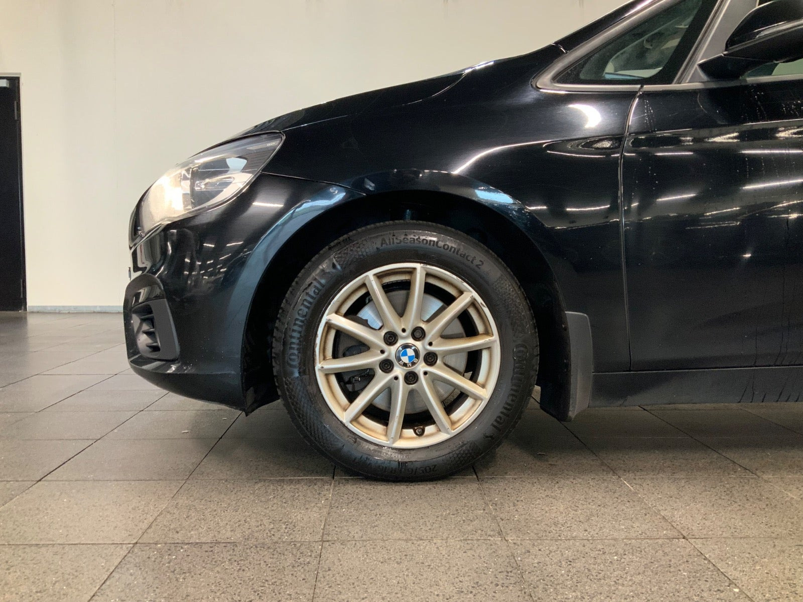 Sort BMW 218d fra 2016