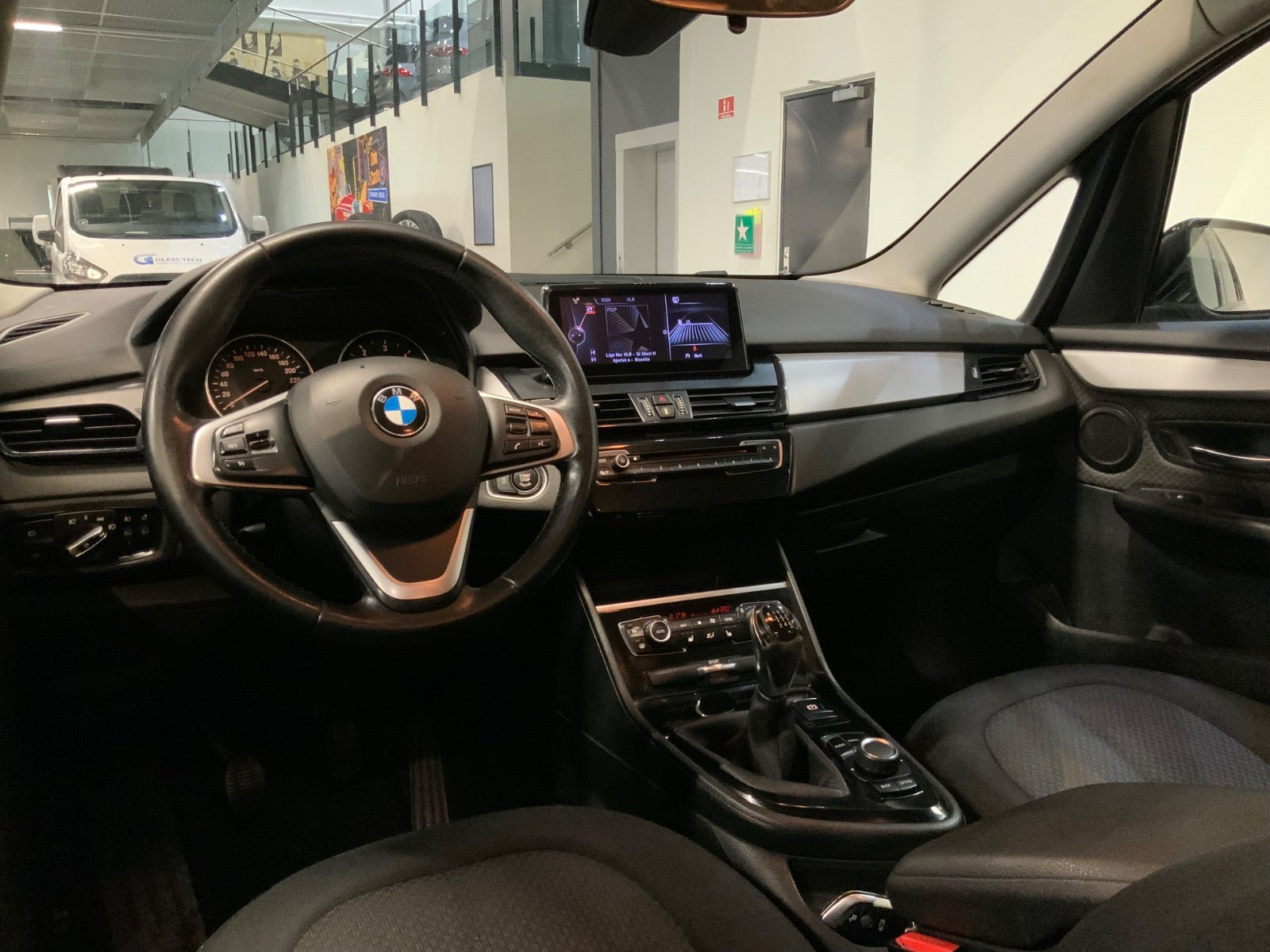 Sort BMW 218d fra 2016