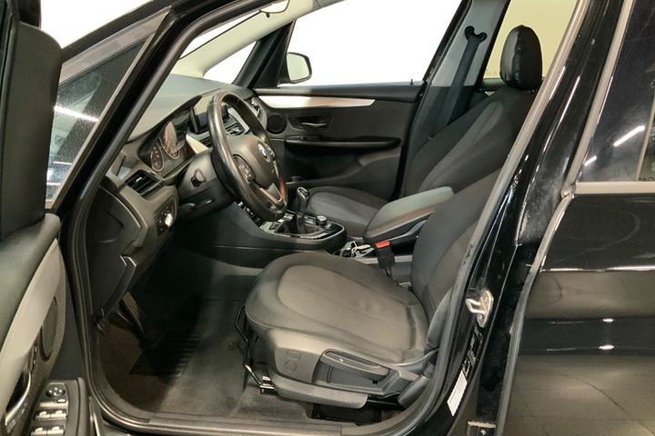 Sort BMW 218d fra 2016