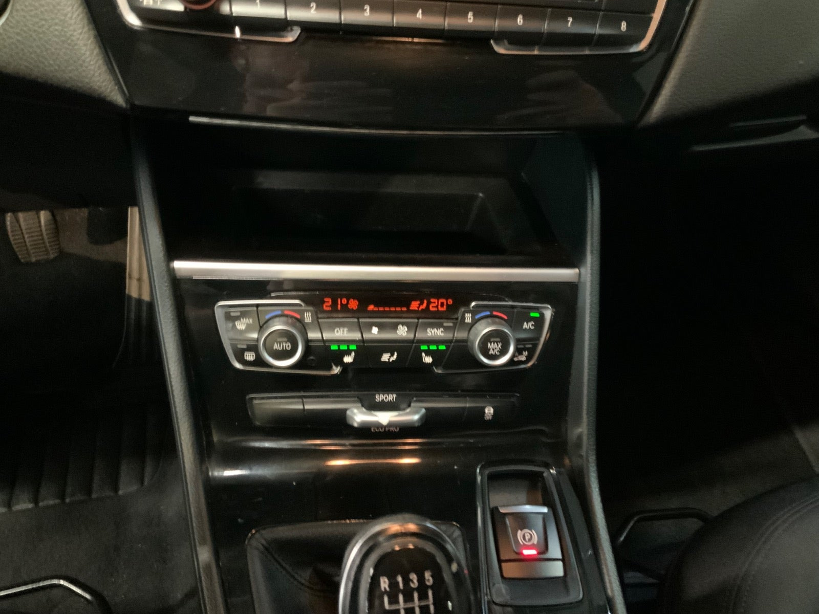 Sort BMW 218d fra 2016